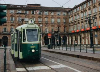 Più occupati a Torino, ma il lavoro è sempre meno qualificato
