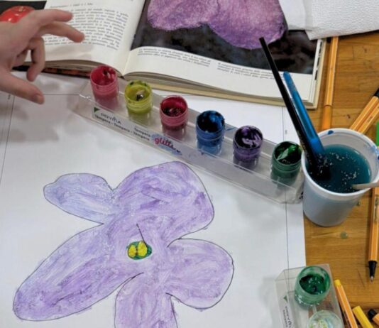 “Cuori in bozza”: l’arte che racconta il mondo interiore dei ragazzi autistici