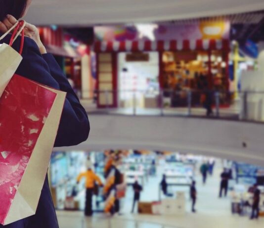 Città e demografia d’impresa: in Lombardia cala il commercio al dettaglio ma aumenta il comparto ricettivo